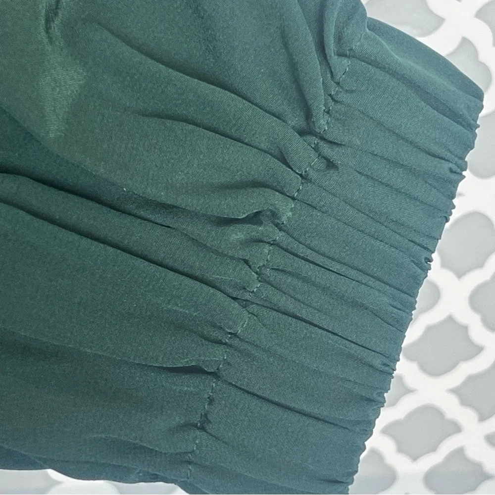 EUC Tibi Hunter Green Cold Shoulder Sweetheart Neck Long Sleeve Silk Blouse